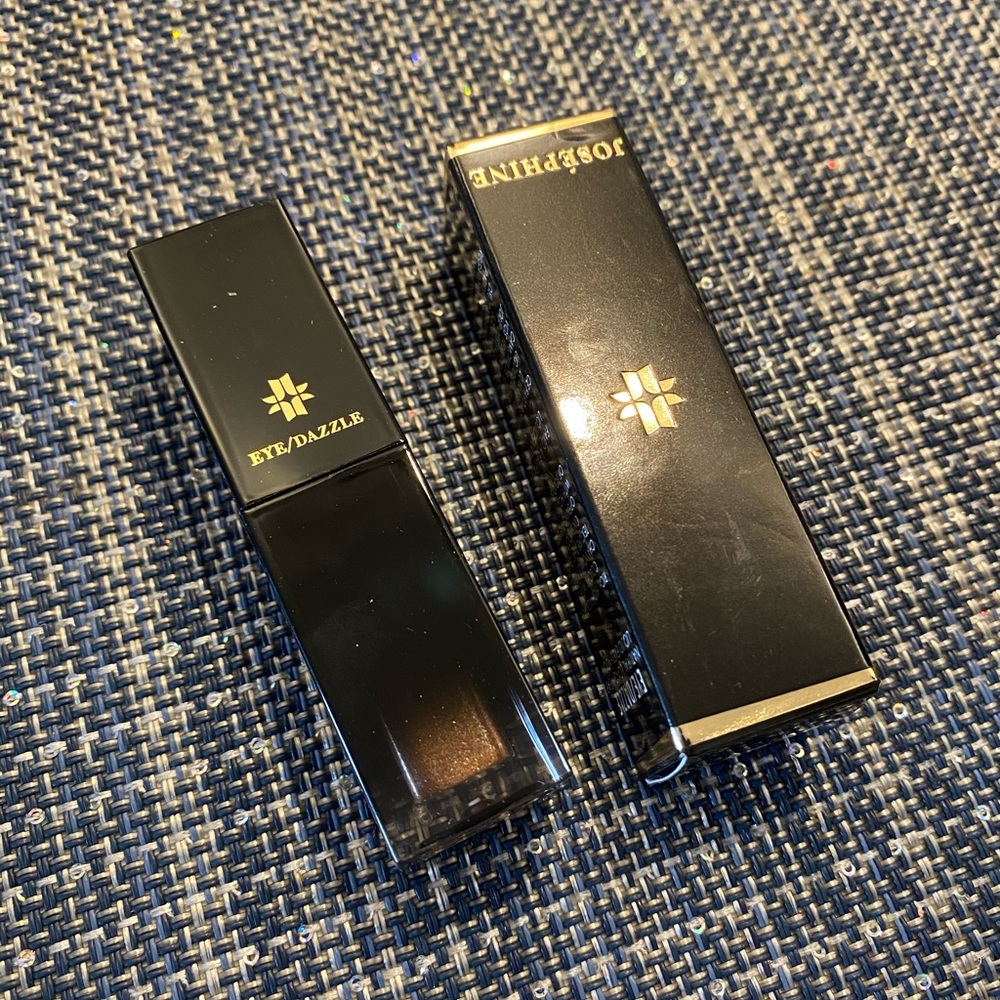 Josephine liquid eye shadow